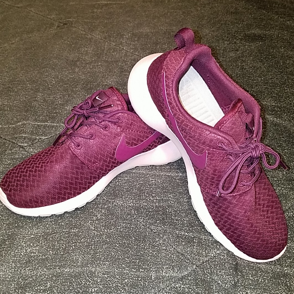 Women's Nike Pink & Maroon Roshe Shoes